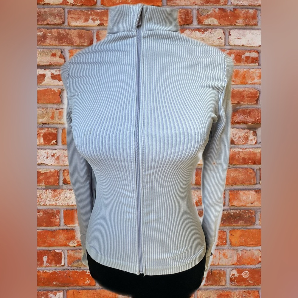 Pretty little thing fitted zipper sweater. Lilac and light silver tones.